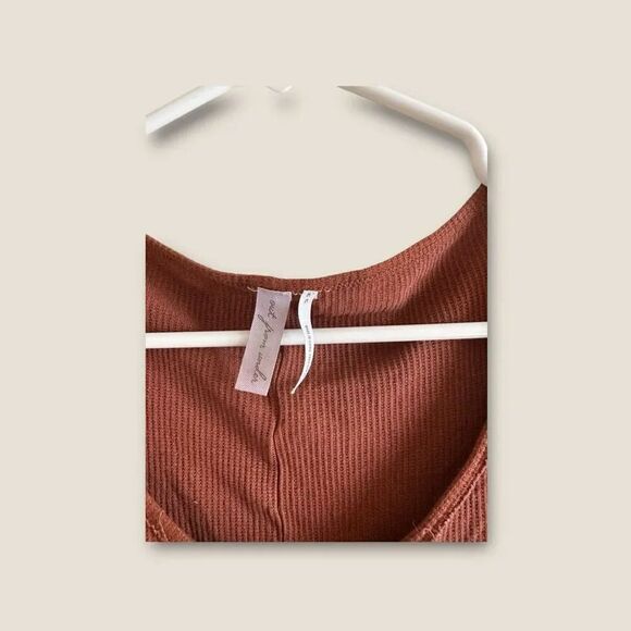 Urban Outfitters Brown Henley Button Top Exposed Seams Size Medium - Picture 4 of 5